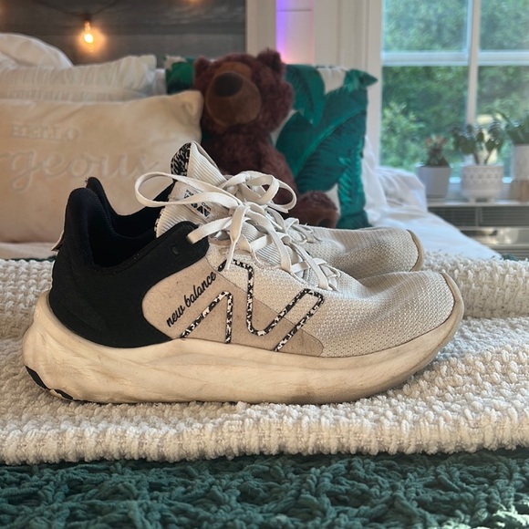 New Balance Running Shoes - Picture 2 of 5